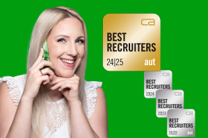 Junge Dame mit Handy und best recruiters Gütesiegel